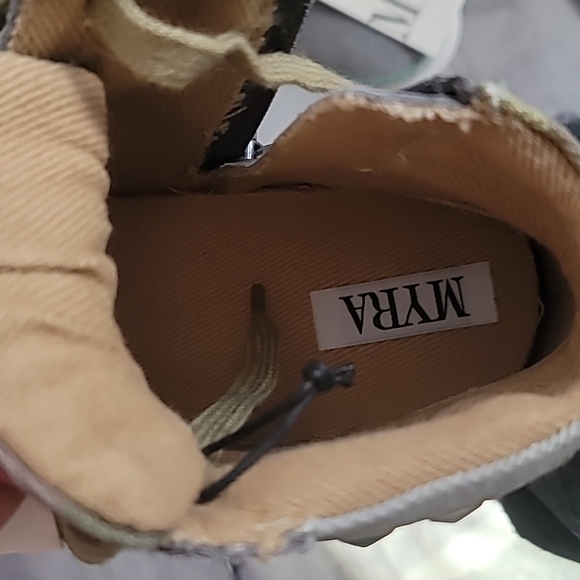 𝅺myra Camo Sneakers NWT - Picture 4 of 5